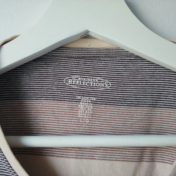 Cropped Striped T-shirt - Picture 4 of 4